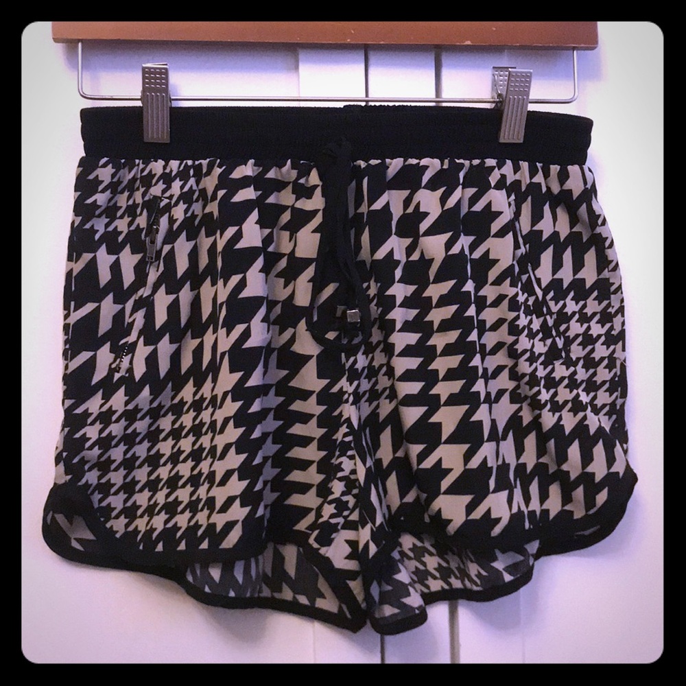 Patterned dolphin shorts
